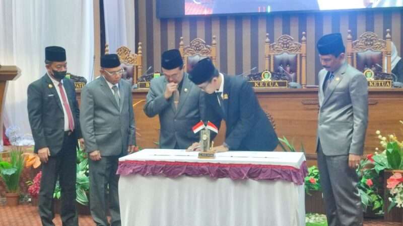 Penandatanganan persetujuan Ranperda Tanbu Perubahan 2024
