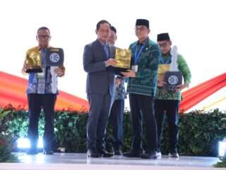 Tanah Bumbu Terima Predikat Sertifikat Menuju Kabupaten Bersih Tahun 2025 dari Kementerian Lingkungan Hidup