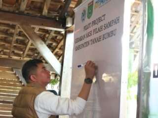 Bupati Andi Rudi Latif Canangkan Gerakan Pilah Sampah di Hari Jadi ke-23 Tanah Bumbu dan Peringatan Hari Bumi 2026