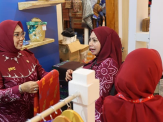 Dekranasda Tanbu Tampilkan Produk UMKM di HUT ke-46 Dekranas