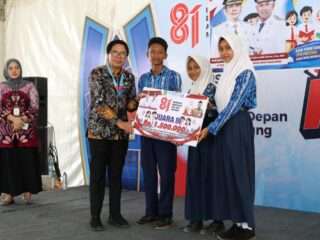 Bupati Andi Rudi Latif Dorong Akademik dan Karakter Pelajar Lewat Lomba Cerdas Cermat HUT ke-81 RI