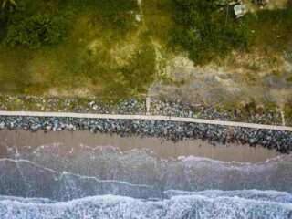 Bupati Andi Rudi Latif Bangun Siring Laut di Pagatan, Antisipasi Gelombang Pasang